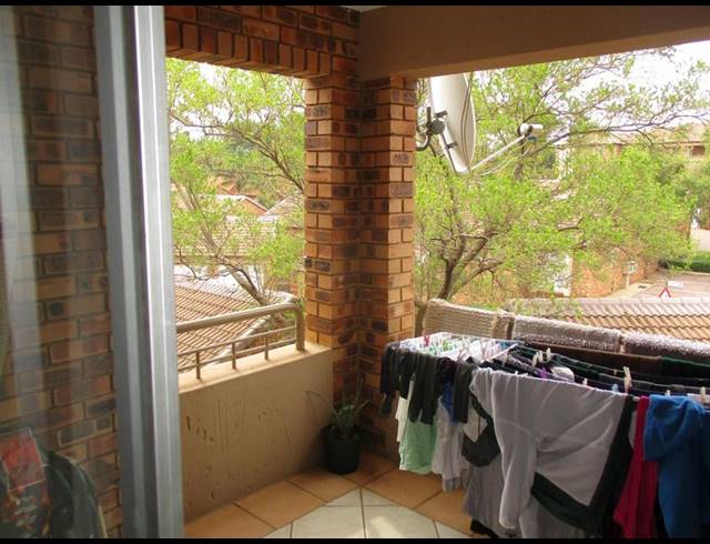 2 BEDROOM PROPERTY TO RENT IN DIE HOEWES